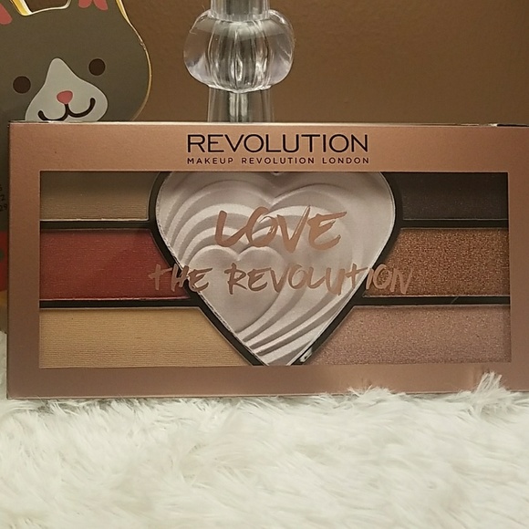 Makeup Revolution Other - Makeup RevolutionEyeshadow&Highlighter Palate New